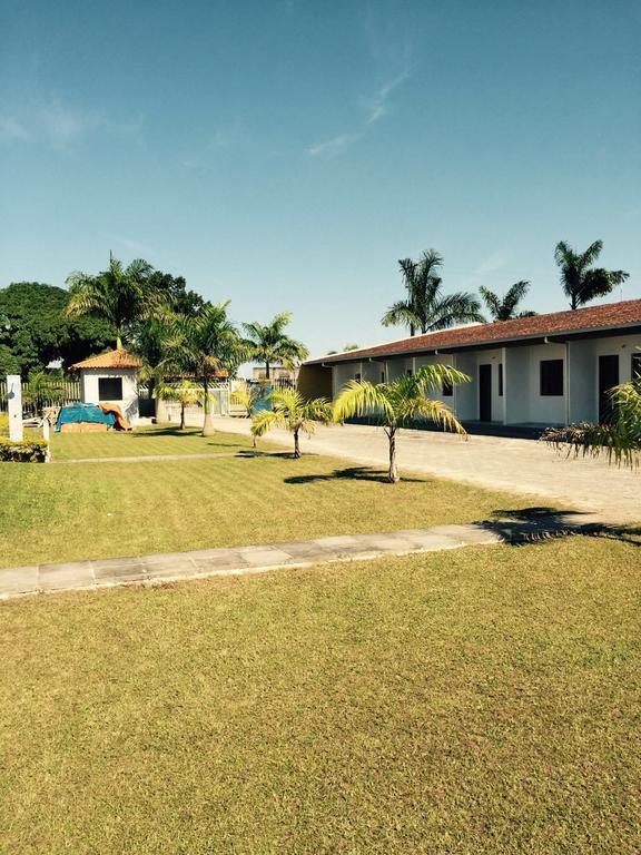 Kitinete Em Matinhos Com Piscina Villa Buitenkant foto